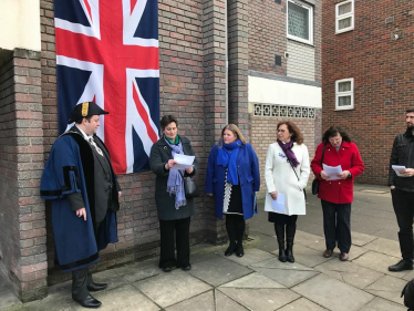 Flick reading the tribute to Hertha Ayrton